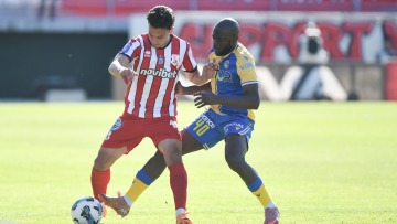 Πανσερραϊκός - Αστέρας Τρίπολης 0-0: Πλησίασαν την ΑΕΛ αλλά παρέμειναν στη ζώνη υποβιβασμού 