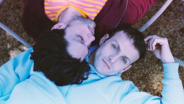 Ο Γιώργος Μπένος και ο Αλέξανδρος Πιεχόβιακ πρωταγωνιστές στο πολυβραβευμένο έργο «Bacon»