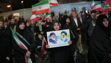 Εκδηλώσεις στο Ιράν για τις 40 ημέρες από τη δολοφονία του Χαμενεΐ -  Στους δρόμους οι Ιρανοί μετά την εκεχειρία, δείτε βίντεο