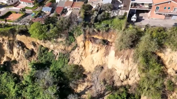 Μεγάλη κατολίσθηση με μέτωπο 4 χιλιομέτρων έκοψε στα δύο την Ιταλία, δείτε βίντεο 
