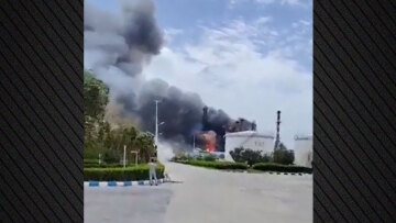 Κουβέιτ και Εμιράτα δέχθηκαν επιθέσεις από ιρανικά drone, εκρήξεις σε διυλιστήριο του Ιράν - «Εύθραυστη η εκεχειρία» λέει ο Βανς