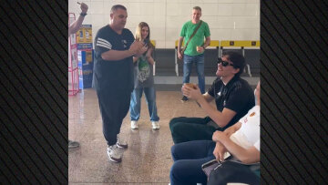 Η έκπληξη των φίλων του Παναθηναϊκού στον Όσμαν για τα γενέθλιά του, δείτε βίντεο