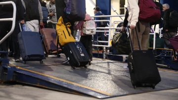 Όπου φύγει φύγει οι εκδρομείς του Πάσχα: Πάνω από 32.000 επιβάτες αναχωρούν τη Μεγάλη Πέμπτη από τα λιμάνια της Αττικής