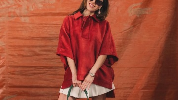 Όμπρεϊ Πλάζα: Η σταρ του «White Lotus» περιμένει παιδί, μετά τον θάνατο του πρώην συζύγου της