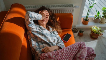 Γιατί ξυπνάτε συνέχεια κουρασμένοι; 5 λόγοι που δεν φαντάζεστε