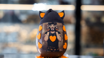 Σοκολατένια αβγά με τον Ακύλα και λαμπάδες Φρίντα Κάλο: Το Πάσχα στην αγορά της Θεσσαλονίκης
