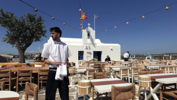 Αποστολή στην Πάρο: Bρεθήκαμε στην προετοιμασία του Barbarossa για τη μεγάλη γιορτή του Πάσχα