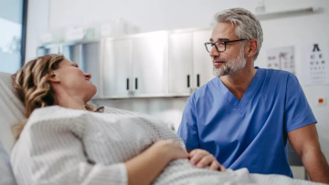 Το ασφαλιστήριο «σώζει» σε περίπτωση χειρουργικής επέμβασης – Οδηγίες για μια διαδικασία χωρίς εκπλήξεις
