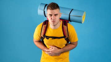 Γιατί το έντερο «απορρυθμίζεται» στις διακοπές – Τι να κάνετε
