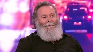 Κωστής Σαββιδάκης: Με σταύρωσε ο παπάς και κόλλησε ο σταυρός στην πλάτη, ήταν σημάδι για να κάνω εξετάσεις
