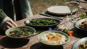 Πάσχα και περισσεύματα: Πώς να διαχειριστούμε με ασφάλεια το φαγητό για την επόμενη ημέρα