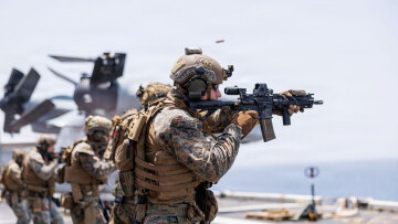 Νέο σενάριο από το Reuters για τις προθέσεις του Τραμπ: Εξετάζει την απόσυρση μέρους των αμερικανικών στρατευμάτων από την Ευρώπη