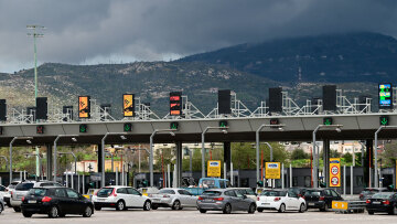 Live η κίνηση στους δρόμους: 45λεπτες καθυστερήσεις στην Αττική Οδό, κίνηση σε Κηφισό,  Αθηνών - Κορίνθου και Πειραιά