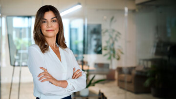 Πώς ντύνονται σήμερα τα ανώτερα γυναικεία στελέχη