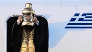 Το σχέδιο μεταφοράς του Αγίου Φωτός στην Ελλάδα: Τι ώρα αναμένεται να φτάσει στο Ελευθέριος Βενιζέλος
