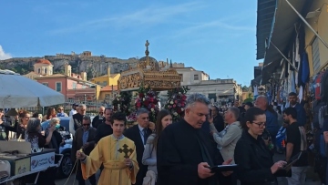 Σε κλίμα κατάνυξης η πρώτη περιφορά Επιταφίου στον Προφήτη Ελισσαίο του Ψυρρή, δείτε βίντεο
