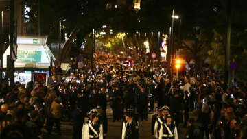 Δείτε live την περιφορά του Επιταφίου στο κέντρο της Αθήνας