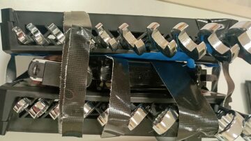 Χανιά: 68χρονος έφτασε στο αεροδρόμιο κρύβοντας όπλα, κοσμήματα και σχεδόν €30.000