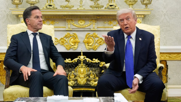 Το παρασκήνιο της συζήτησης Τραμπ με Ρούτε για το μέλλον του ΝΑΤΟ: Η γκρίνια για τους «τζαμπατζήδες» Ευρωπαίους και η αγωνία για την Ουκρανία