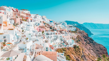 Ειδικό Χωροταξικό Πλαίσιο: Κόφτης 30% για τις τουριστικές κλίνες στις Κυκλάδες, φρένο και στα Airbnb