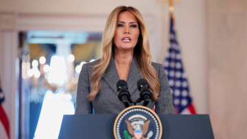 Γιατί τώρα; Η δημόσια παρέμβαση της Μελάνια για την υπόθεση Επστάιν δημιουργεί ερωτήματα και εντείνει την πολιτική πίεση στον Ντόναλντ Τραμπ