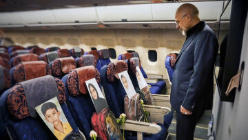 Στο Πακιστάν με τις φωτογραφίες των νεκρών παιδιών της Μινάμπ η ιρανική αντιπροσωπεία για τις συνομιλίες με τις ΗΠΑ
