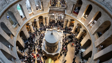 Δείτε live από τα Ιεροσόλυμα την τελετή Αφής του Αγίου Φωτός στον Ναό της Αναστάσεως