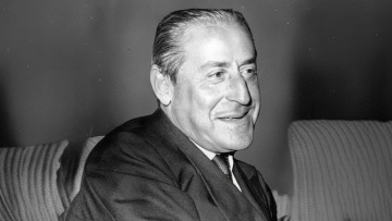 Σταύρος Νιάρχος: Η ζωή, οι γάμοι και η αυτοκρατορία του χρυσού Έλληνα