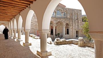 Αποστολή στην Πάρο: Η Μεγάλη Εβδομάδα στο νησί μέσα από 40 φωτογραφίες
