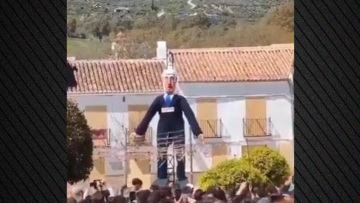 Δείτε βίντεο: Γέμισαν γιγαντιαίο ομοίωμα του Νετανιάχου με εκρηκτικά και το ανατίναξαν στην Ισπανία