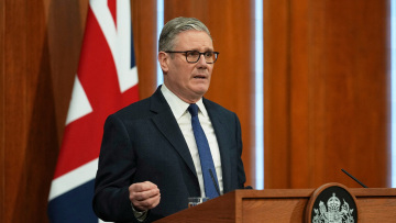 «Όχι» Στάρμερ στα σχέδια Τραμπ για αποκλεισμό των Στενών του Ορμούζ