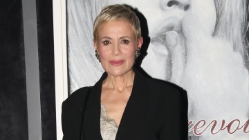 Κωνσταντίνα Μιχαήλ: Δεν είμαι συμφιλιωμένη με τον χρόνο, είμαι μία νεανική γεροντοκόρη
