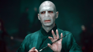 O Ρέιφ Φάινς αποκάλυψε ποια ηθοποιός θα ήθελε να υποδυθεί τον Βόλντεμορτ στη νέα σειρά Χάρι Πότερ