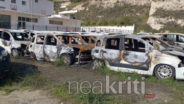 Εικόνες καταστροφής μετά τη φωτιά σε χώρο στάθμευσης ενοικιαζόμενων αυτοκινήτων στο Ηράκλειο Κρήτης, δείτε βίντεο