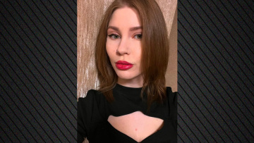 «Ακόμα κι ο Χριστός θα ανασταινόταν για να το δοκιμάσει»: Ρωσίδα μοντέλο του Onlyfans μετέτρεψε πασχαλινό γλυκό σε ναργιλέ και κινδυνεύει με φυλάκιση