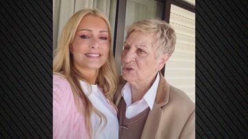 Η αγκαλιά της Νατάσας Θεοδωρίδου με τη μητέρα της και τα ποντιακά της: «Την αγάπη μου στον Σάκη Ρουβά», είπε η κυρία Σοφία