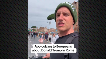 Αμερικανός ζητά συγγνώμη από Ευρωπαίους στη Ρώμη για τον Ντόναλντ Τραμπ, δείτε βίντεο