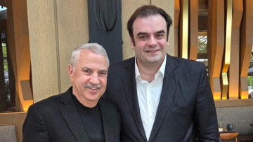 Η συνάντηση του Κυριάκου Πιερρακάκη με τον βραβευμένο δημοσιογράφο Τόμας Φρίντμαν