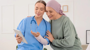 Ψηφιακή εφαρμογή για τη φροντίδα των ογκολογικών ασθενών φέρνει το υπουργείο Υγείας – Τι άλλο αλλάζει