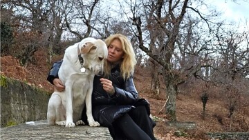 «Εδώ τα έχεις όλα»: Ο Άγιος Πέτρος Κυνουρίας της Μαίρης Μηλιαρέση