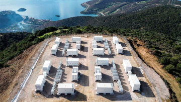 MORE: Σε λειτουργία εισέρχονται τρία από τα πρώτα έργα αποθήκευσης ηλεκτρικής ενέργειας στην Ελλάδα
