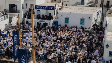 
Πάρος: Το πασχαλινό γλέντι της Νάουσας που έχει γίνει θεσμός