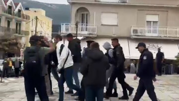 Στον Κορυδαλλό οδηγούνται οι κατηγορούμενοι για την υπόθεση της Μυρτώς, δείτε βίντεο από τη μεταγωγή τους 
