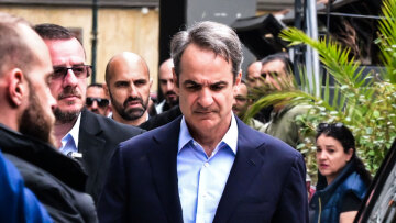 Στον Ευαγγελισμό ο Μητσοτάκης για να ενημερωθεί για την κατάσταση υγείας του Γιώργου Μυλωνάκη, δείτε βίντεο