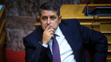 Ωρες αγωνίας για τον Γιώργο Μυλωνάκη που υποβλήθηκε με επιτυχία σε εμβολισμό του εγκεφαλικού ανευρύσματος

