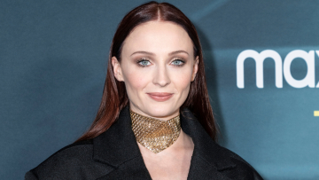 Σόφι Τέρνερ: Συνεχίζονται τα γυρίσματα του «Tomb Raider» μετά τον τραυματισμό της, είχαν διακοπεί για δύο εβδομάδες