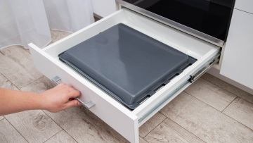 Εσείς τι βάζετε στο συρτάρι κάτω από τον φούρνο; - Γιατί το χρησιμοποιούμε όλοι λάθος