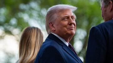 Το Ιράν «θα υποβάλει προσφορά» για να ικανοποιήσει τα αμερικανικά αιτήματα, λέει ο Τραμπ