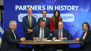 Έπεσαν οι υπογραφές για τη σύμβαση γεώτρησης υδρογονανθράκων στο Ιόνιο, για «ιστορική στιγμή» μίλησε ο Παπασταύρου