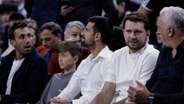 Συνάντηση γιγάντων στη Μαδρίτη: Ντόντσιτς και Τζόκοβιτς παρακολουθούν το Ρεάλ-Ερυθρός Αστέρας, βίντεο 